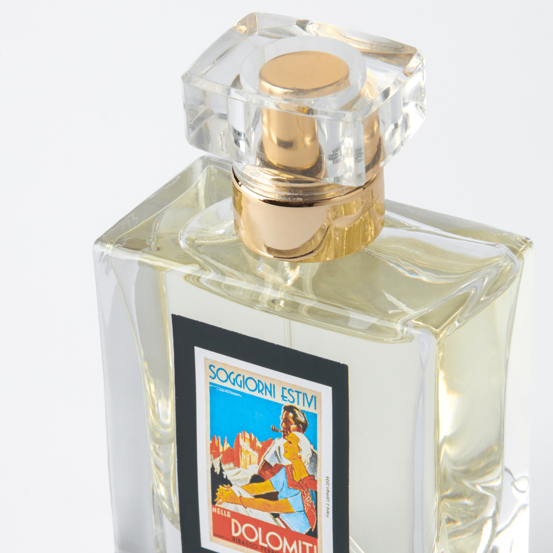 Flacone in vetro dell'eau de parfum 1934 Sole Mediterraneo con etichetta vintage