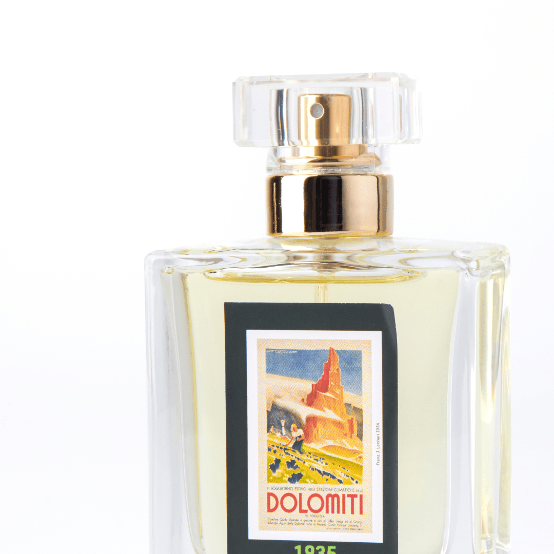 Flacone in vetro dell'eau de parfum 1935 Energia Speziata con etichetta vintage