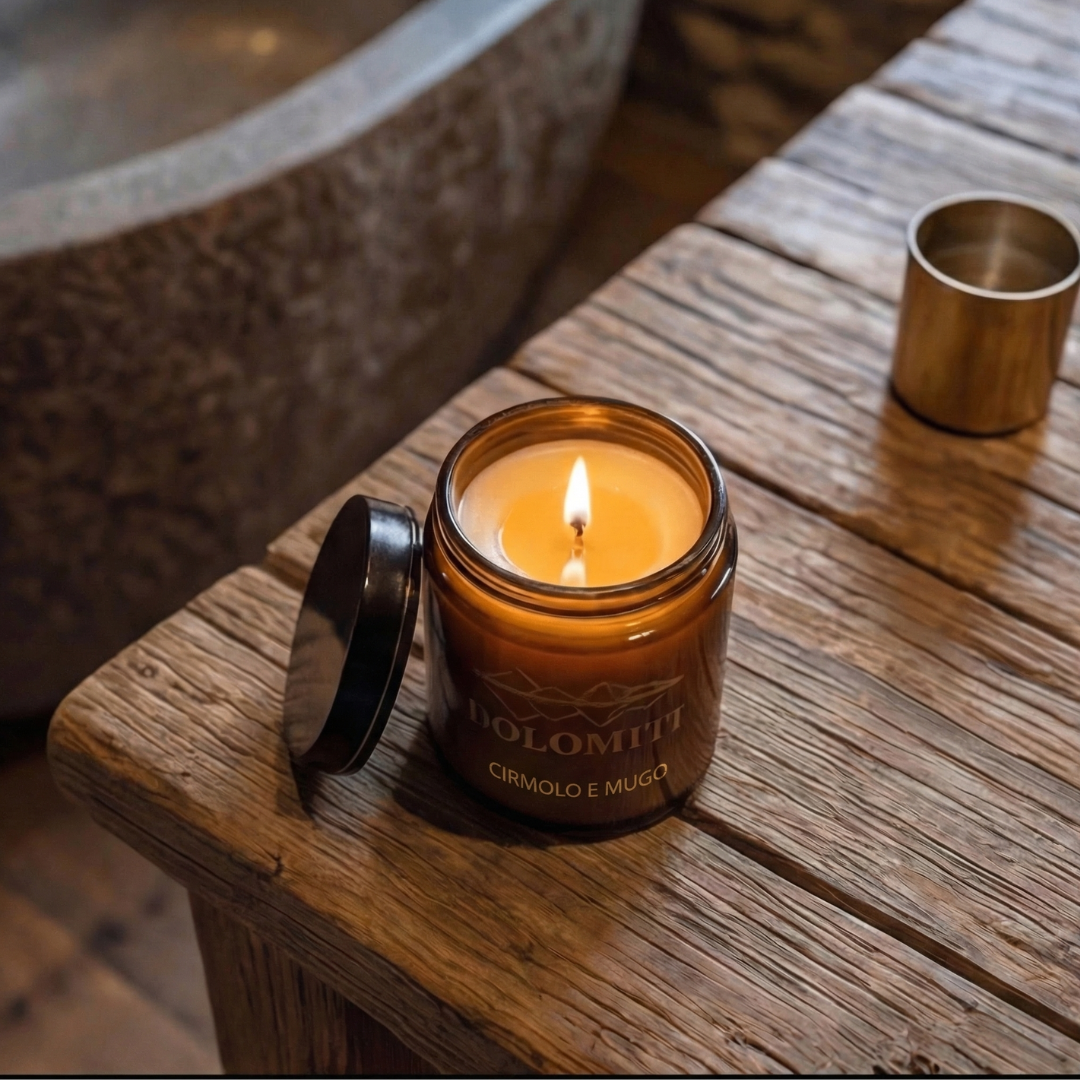 Candela Artigianale al Pino Cirmolo delle Dolomiti – Cera di Soia 120g