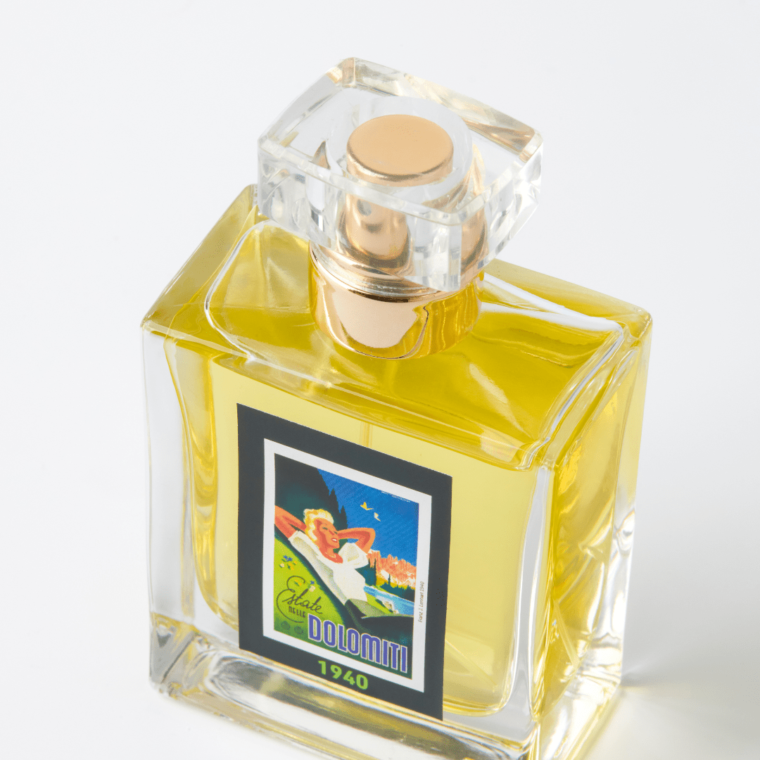 Flacone in vetro dell'eau de parfum 1940 Carisma Senza Tempo con etichetta vintage