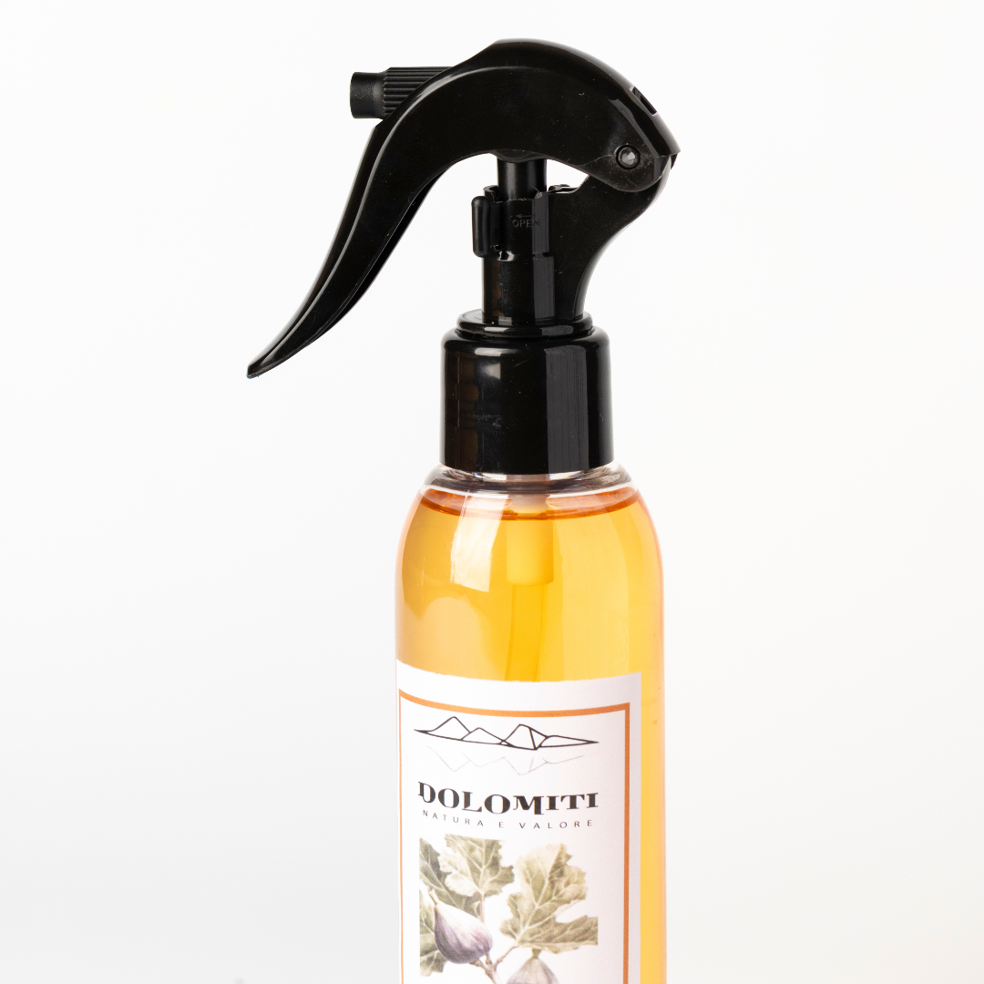 Dettaglio dell'etichetta dello spray per ambienti al fico dolomitico