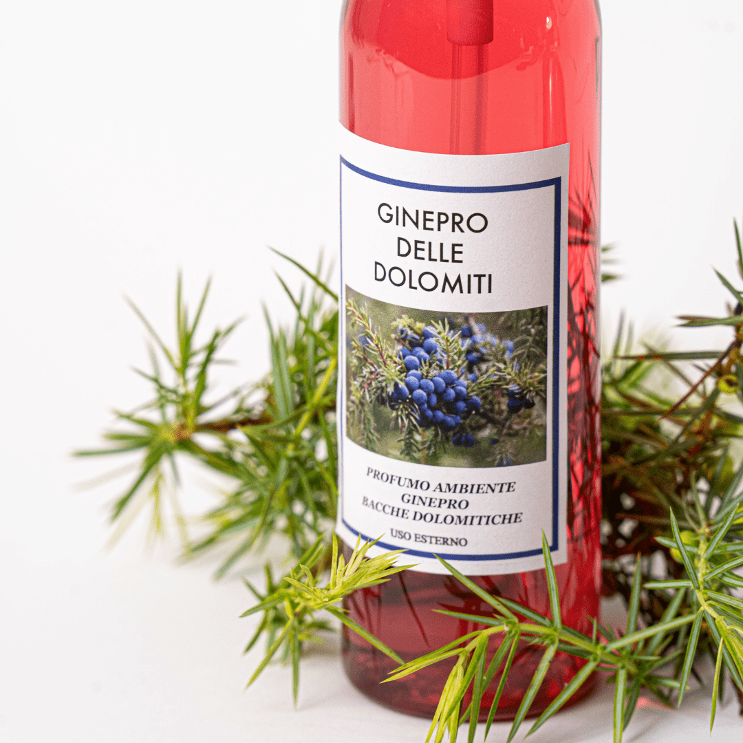 Dettaglio dell'etichetta dello spray al ginepro e bacche dolomitiche